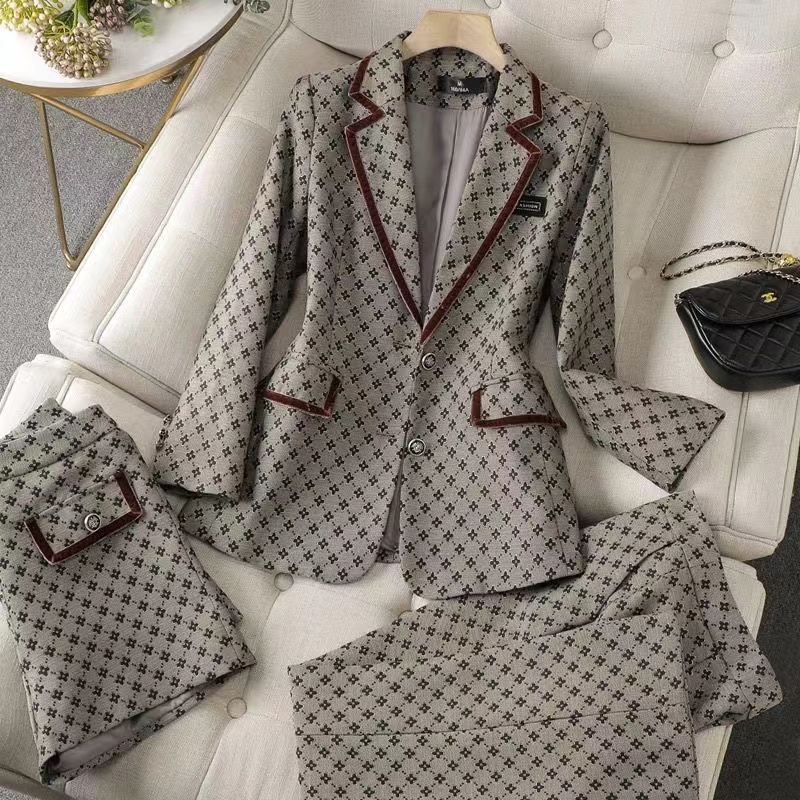 Completo da donna elegante da  - Jack Winter Clothing recensione e prezzo